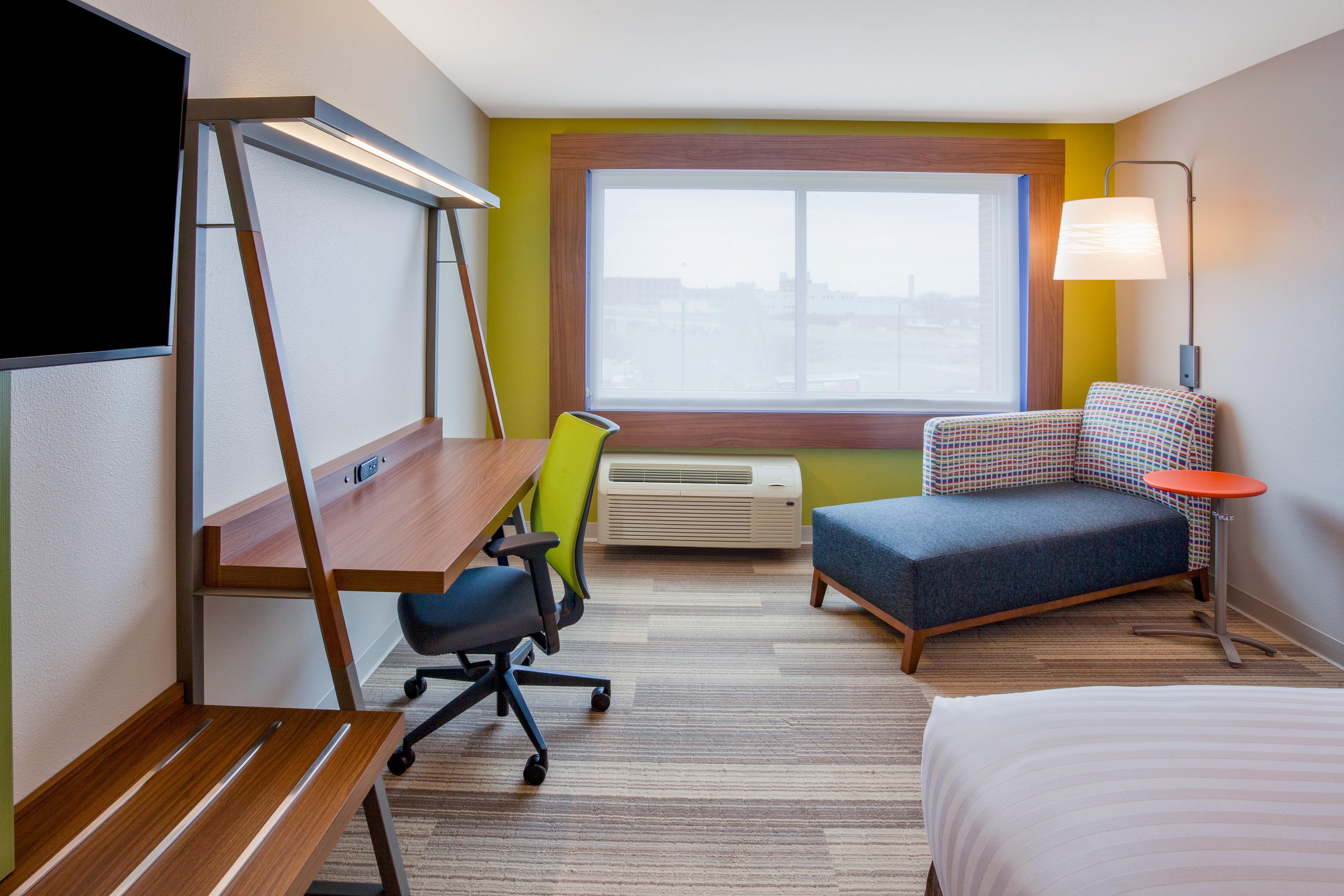 Holiday Inn Express And Suites Des Moines Downtown By Ihg Exterior photo