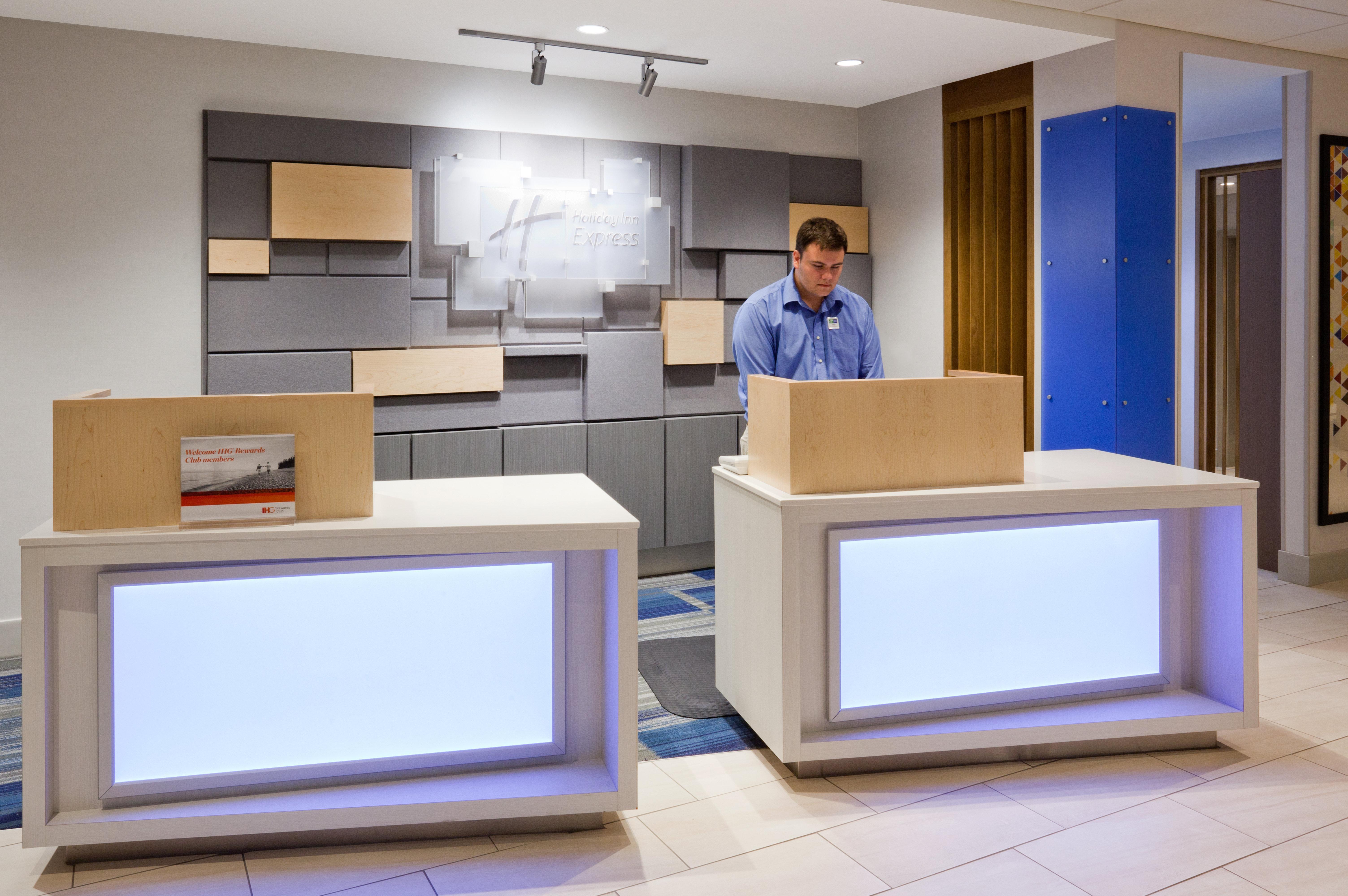 Holiday Inn Express And Suites Des Moines Downtown By Ihg Exterior photo