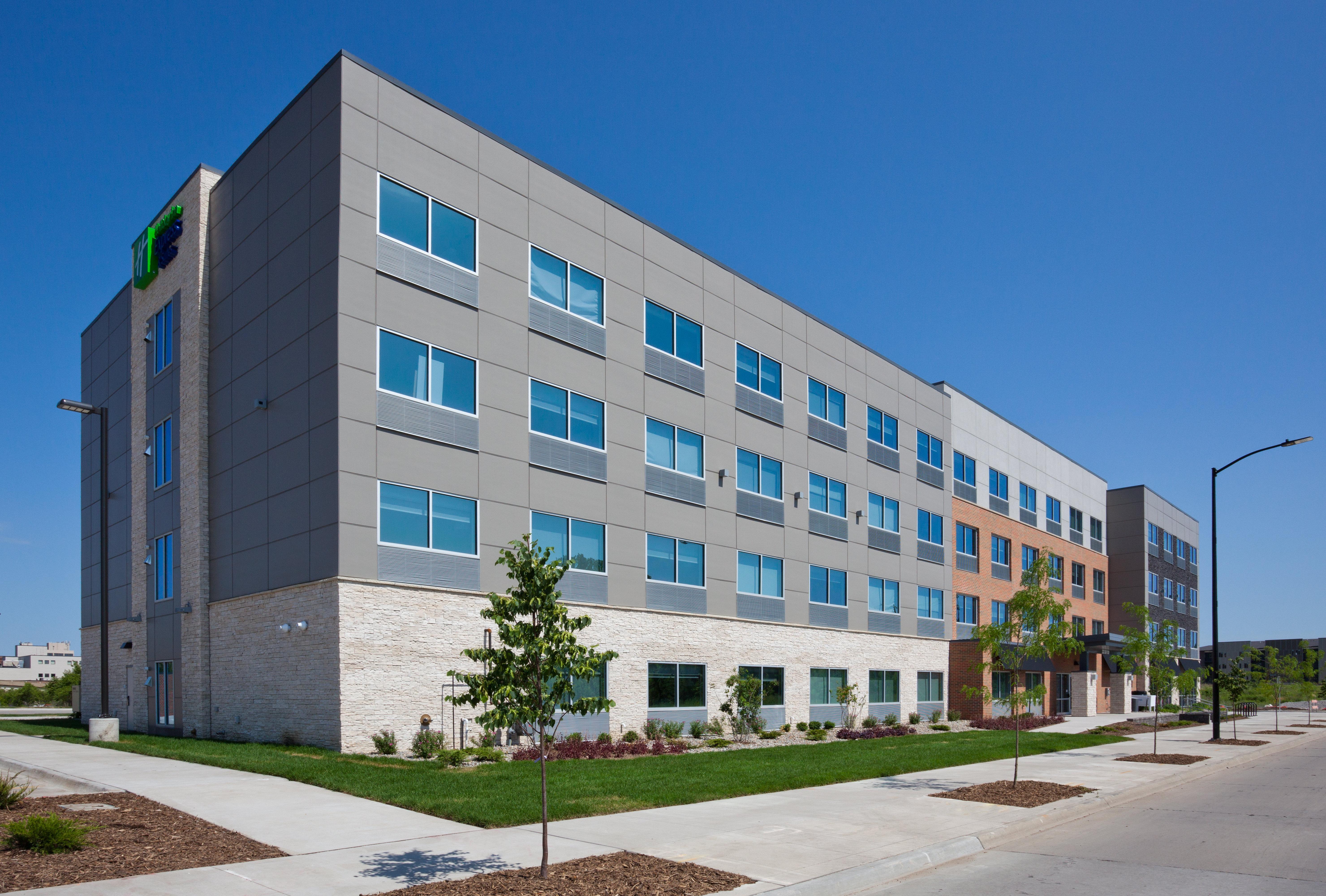 Holiday Inn Express And Suites Des Moines Downtown By Ihg Exterior photo